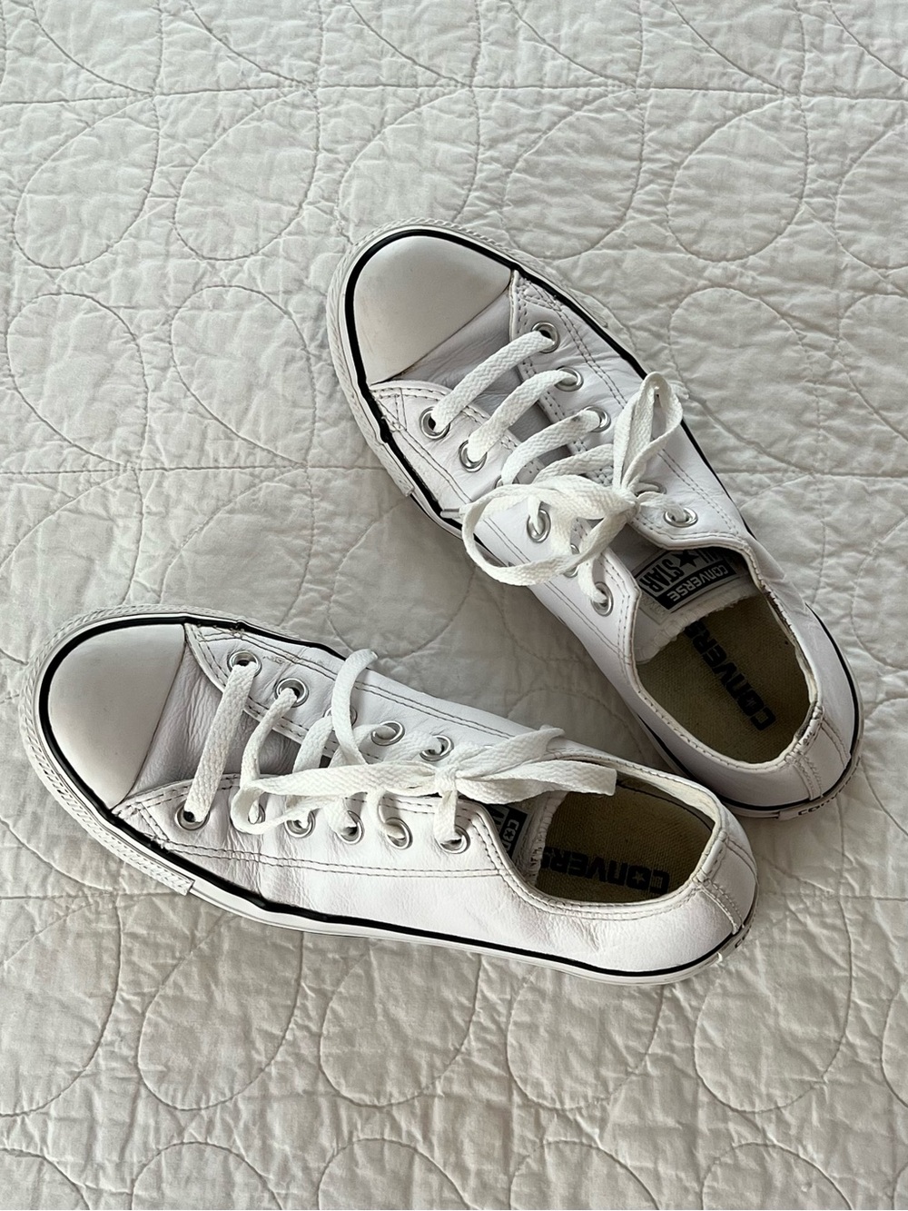 Converse White Leather Chuck Taylor Low-Top Lace-Up Sneakers Classic Prepster - Picture 1 of 8